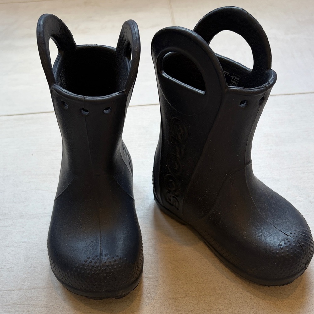 Never Worn- CROCS Kids Navy Waterproof Pull-On Rain Boots